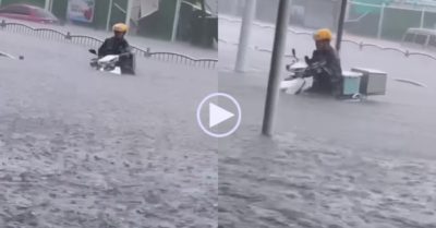 Video: Người đàn ông lái xe máy chạy giữa ‘biển’ nước