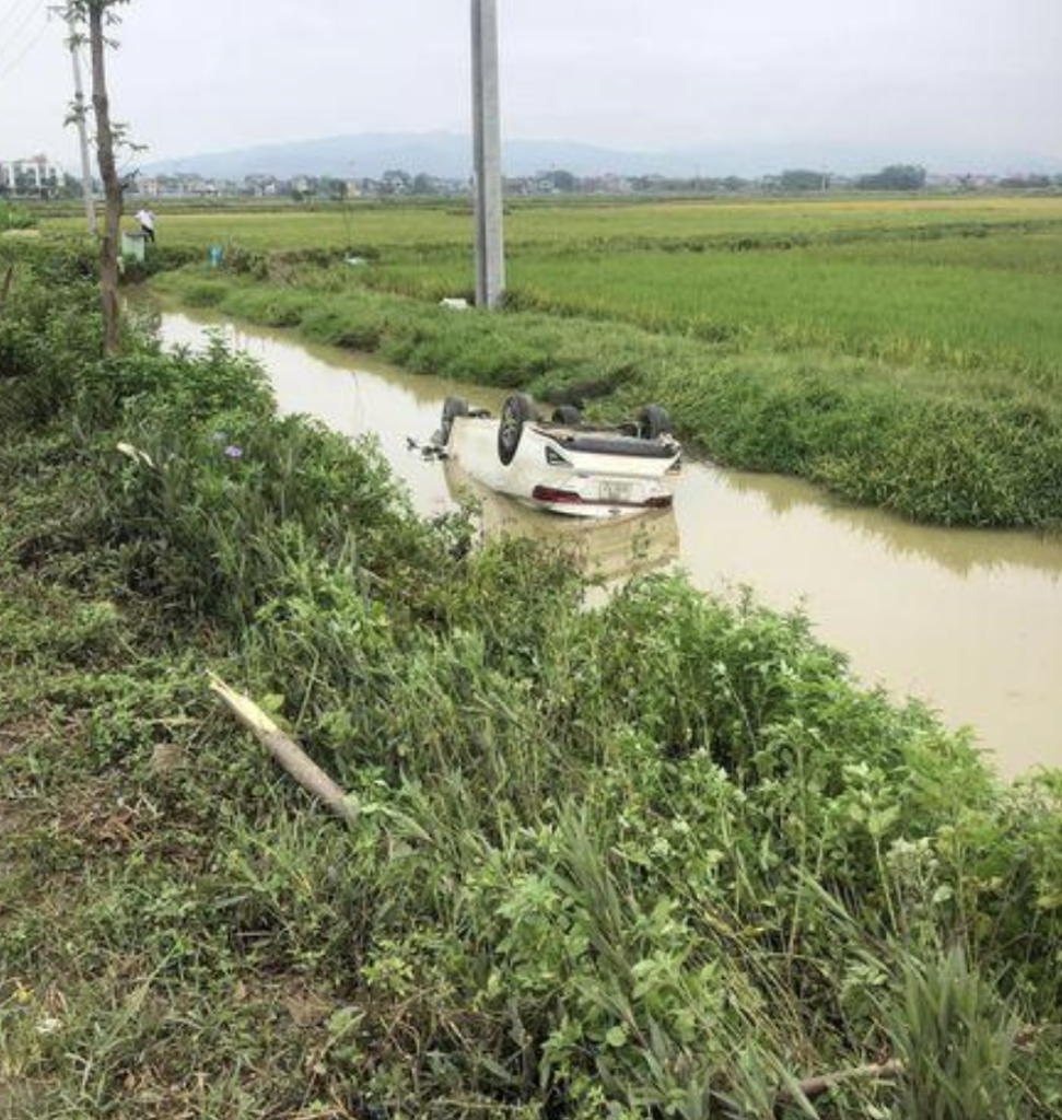 xe lật