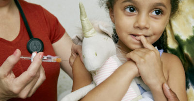 Quan chức Đan Mạch: ‘Sai lầm khi tiêm vắc xin Covid-19 cho tất cả trẻ em’