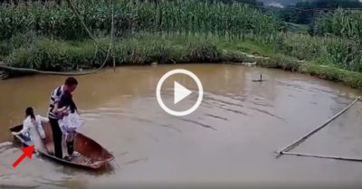 Video: Cá khủng tự nhảy lên thuyền khiến bé gái hoảng sợ suýt ngã xuống ao