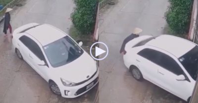 Video: Vợ mặc áo mưa ‘hoá siêu nhân’ phụ chồng đẩy ôtô vào nhà