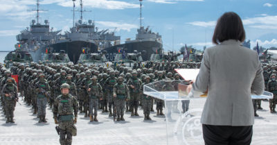 Đài Loan bắn pháo sáng vào máy bay Trung Quốc sau chuyến thăm của bà Pelosi