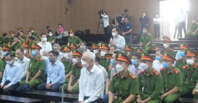 Tin tối 16/8: Vũng Tàu cấm dùng xà phòng ở trụ tắm nước ngọt; Người bán thịt heo đứng tên giám đốc công ty thâu tóm ‘đất vàng’ Bình Dương