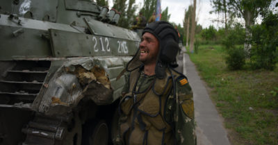 Nga cáo buộc Ukraine dùng vũ khí hóa học, Kyiv nói do ‘thịt hộp Nga’