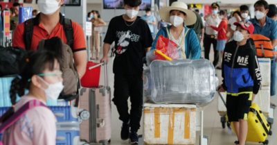 Tin tối 29/8: Các hãng bay dừng kiểm tra thẻ hành lý; Trường học Hà Nội không mua nổi sách giáo khoa dù sắp khai giảng
