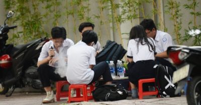 Gần chục học sinh nhập viện sau khi hút thuốc lá điện tử