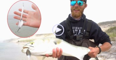 Video: Nam thanh niên câu cá bằng chiếc muỗng inox