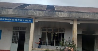 Trường tiểu học bị sét đánh cháy trước ngày khai giảng