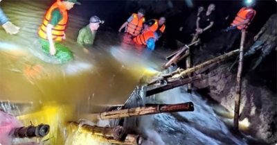 Vỡ đê ở Nghệ An, hàng trăm người xuyên đêm khắc phục sự cố