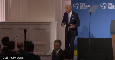 Video: Tổng thống Biden vô định, đi loanh quanh trên sân khấu sau bài phát biểu