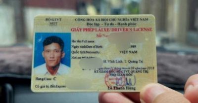 Tài xế vi phạm lên mạng khoe lấy bằng lái trước hạn, cả tổ công an phải kiểm điểm