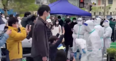 Sinh viên Trung Quốc bị đưa đi cách ly lúc 2h sáng: Chuẩn bị phong tỏa quy mô lớn?