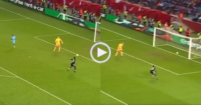 Video: Thủ môn báo hại đồng đội sút bóng vào lưới nhà