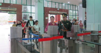 Tin tối 7/1: Sẽ có rất nhiều người Trung Quốc sang Lào Cai; Bộ Công Thương muốn 7 ngày công bố giá xăng một lần