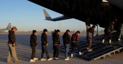 Colombia điều máy bay tổng thống nhận di dân sau lệnh trừng phạt từ TT Trump