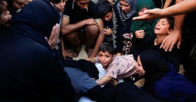 Bác sĩ Gaza mất 9 con trong vụ không kích của Israel vào nhà riêng