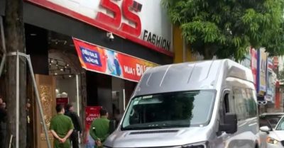 Khám xét 3 căn nhà của trùm giang hồ xứ Thanh: Cảnh sát đồng loạt ra quân giữa trưa