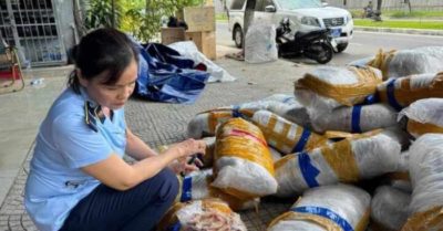 700kg mực khô bỏ rơi trên vỉa hè Đà Nẵng, bốc mùi lạ