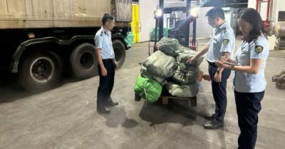 Thu giữ 12 tấn chân gà bốc mùi không rõ nguồn gốc tại Quảng Ninh