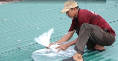 Chống tốc mái: Bao cát hay túi nước hiệu quả hơn?