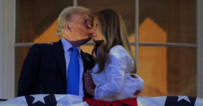 Ông Trump và bà Melania ngắm pháo hoa mừng quốc khánh Mỹ