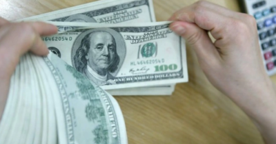 Giá USD tăng cao kỷ lục, lãi suất tiền đồng tiếp tục leo thang