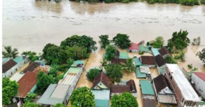 Nghệ An: Nước lũ dâng quá nhanh, hàng trăm hộ dân Con Cuông không kịp trở tay