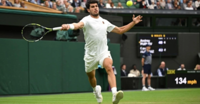 Alcaraz vào tứ kết Wimbledon sau chiến thắng trước Rublev