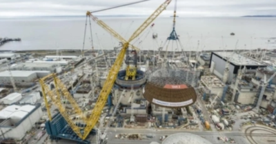 Cần cẩu lớn nhất thế giới nâng mái vòm 245 tấn Hinkley Point C