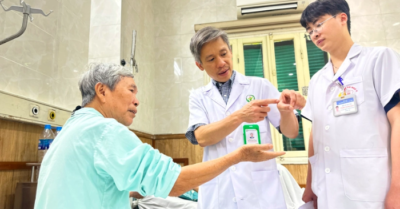 Mảnh đạn trong tay cựu chiến binh được xử lý sau 50 năm