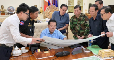 Hun Sen bác tin rời Campuchia: “Tôi đang trực tiếp chỉ huy quân đội, không đi đâu cả”