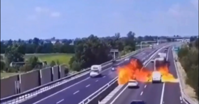 Máy bay lao thẳng xuống cao tốc Italy, hai người thiệt mạng