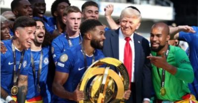 Ông Trump chiếm sân khấu lễ trao Cup của Chelsea tại FIFA Club World Cup 2025