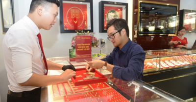 Giá vàng biến động mạnh, đâu là xu hướng sắp tới?