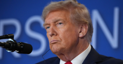 Trump khuyên Zelensky chốt thỏa thuận hòa bình với Putin sau thượng đỉnh Alaska