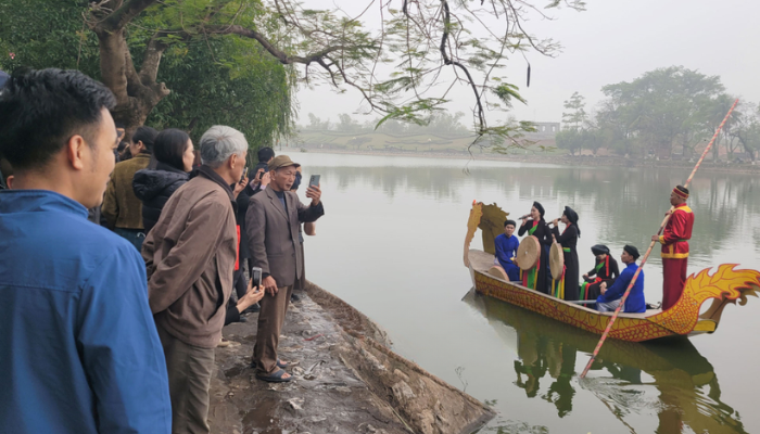 Hồ Bán Nguyệt Phố Hiến