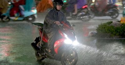Thời tiết TP. HCM nắng nóng ban ngày, tối mưa ngập đường có bất thường?