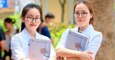 Hai nữ sinh y khoa Việt Nam thực tập tại bệnh viện hàng đầu của Pháp