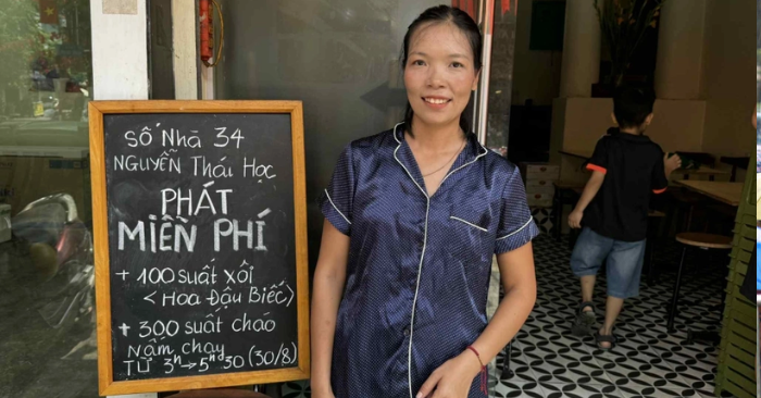 Nấu cháo, luộc trứng tặng người dân xem diễu binh