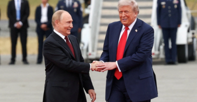 Ông Trump và ông Putin hội kiến tại Alaska: Cái bắt tay bất ngờ và chuyến xe chung gây chú ý