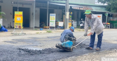 Chuyện xúc động về “biệt đội vá đường” không lương ở miền Tây