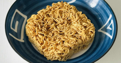 Bé trai 13 tuổi tử vong sau khi ăn mì sống