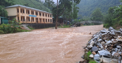 Nghệ An khẩn cấp di dời dân trong đêm tránh lũ quét và sạt lở đất