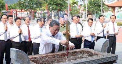 Tổng Bí thư dâng hương tưởng niệm tại Khu di tích lịch sử Tuyên Quang