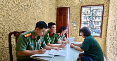 Hà Nội tạm giữ đối tượng bán ‘giấy mời’ xem diễu binh A80