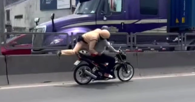 Truy tố thanh niên buộc cảnh sát giao thông bám yên xe ở TP.HCM