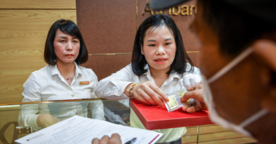 Giá vàng hôm nay 29/8: SJC sát 129 triệu đồng, vàng thế giới vượt 3.400 USD/ounce
