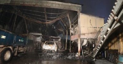 Gara ô tô bốc cháy trong đêm mưa, 6 xe bị thiêu rụi ở Bắc Ninh