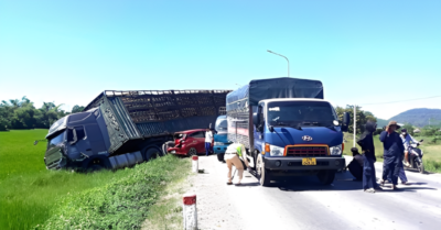 Nghệ An: Xe đầu kéo vượt ẩu gây tai nạn liên hoàn trên đường Hồ Chí Minh