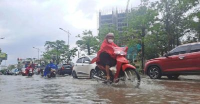 Bão Nongfa áp sát, miền Trung mưa trắng trời, nhiều nơi cấm biển